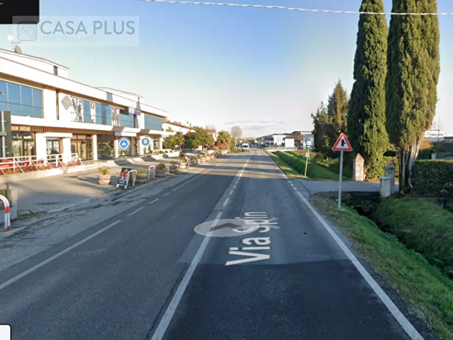 Immagine 2 di Negozio in vendita  a Romano D'ezzelino