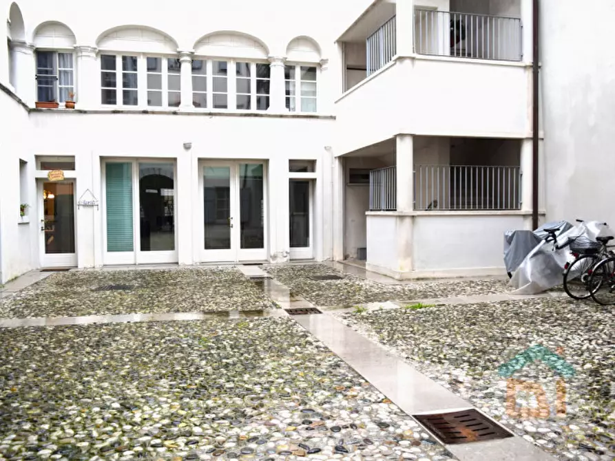 Immagine 20 di Negozio in affitto  in Piazza delle Vittoria a Gorizia