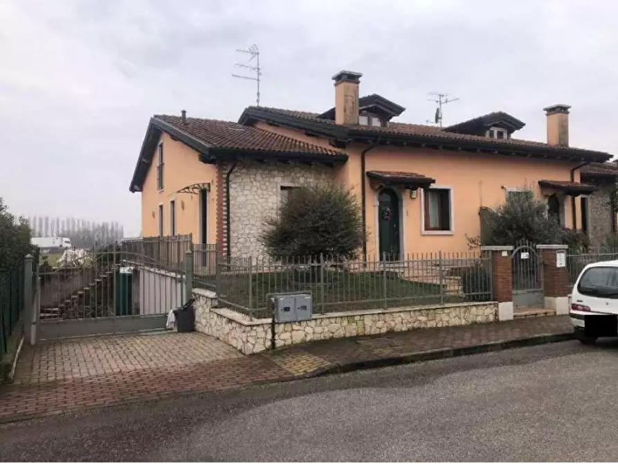 Immagine 1 di Casa bifamiliare in vendita  in VIA QUADRELLI N. 30/N a Ronco All'adige