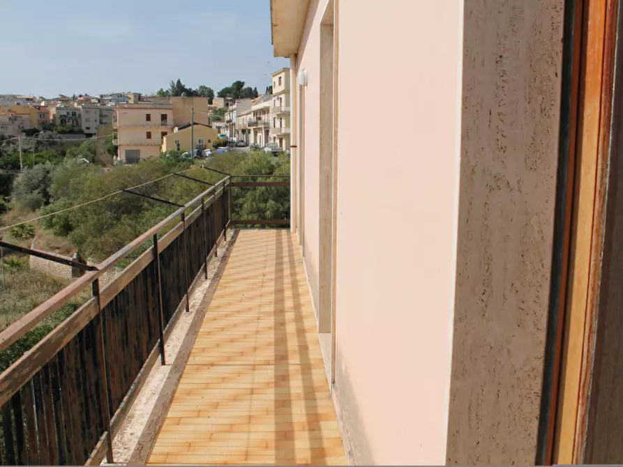 Immagine 4 di Villa in vendita  in via Tommaso Fazzello a Noto