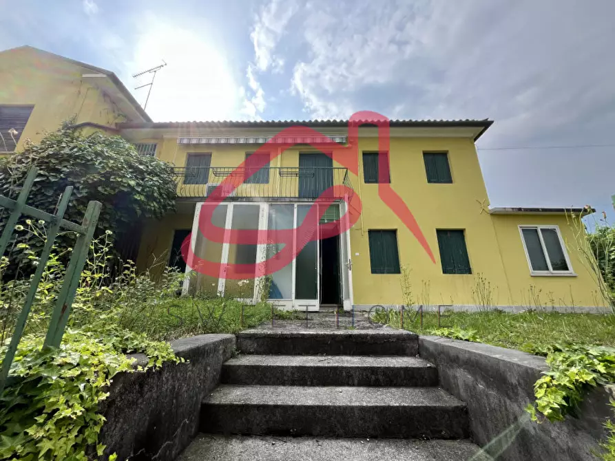 Immagine 1 di Villa in vendita  in Via Vecchia Trevigiana a Conegliano