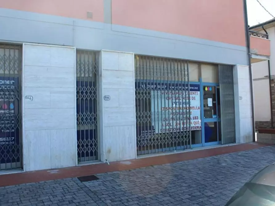 Immagine 1 di Negozio in vendita  in via Valdera Pontedera, N. 164 a Ponsacco