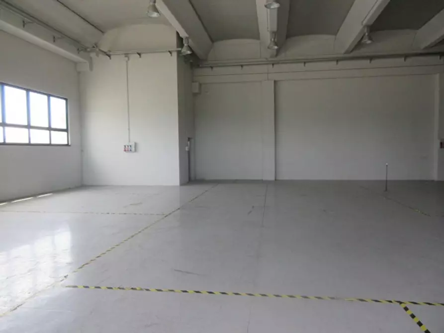 Immagine 2 di Cantina in vendita  in Via Antonio Gramsci, N. 50 a Foligno