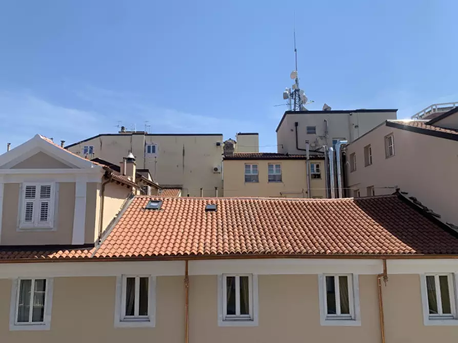 Immagine 12 di Appartamento in affitto  in via roma 2 a Trieste