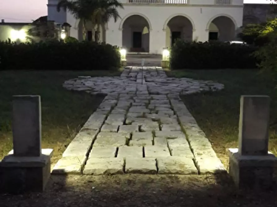 Immagine 32 di Villa in vendita  in strada comunale raho a Novoli