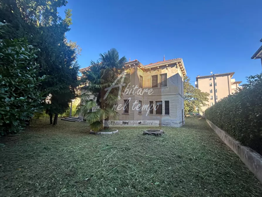 Immagine 1 di Villa in vendita  in VIALE VENEZIA a Bassano Del Grappa