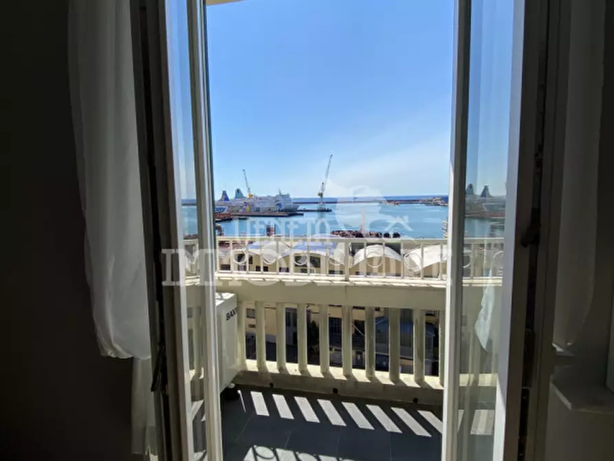 Immagine 2 di Appartamento in affitto  in via Mura del Molo a Genova