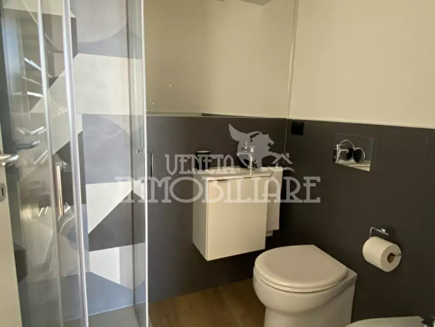 Immagine 11 di Appartamento in affitto  in via Mura del Molo a Genova