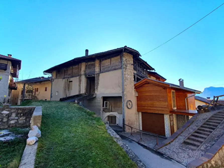 Immagine 3 di Attico in vendita  in Via Per Dolaso, 45 a San Lorenzo Dorsino