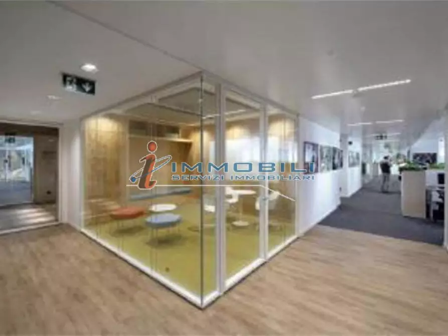Immagine 2 di Ufficio in affitto  in VIALE CERTOSA a Milano