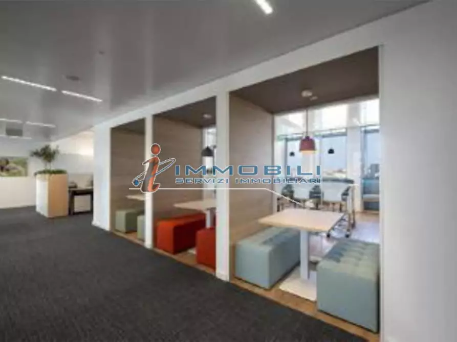 Immagine 8 di Ufficio in affitto  in VIALE CERTOSA a Milano