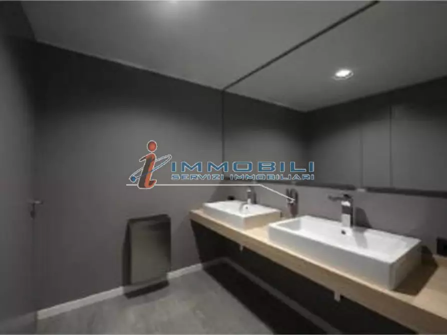 Immagine 9 di Ufficio in affitto  in VIALE CERTOSA a Milano