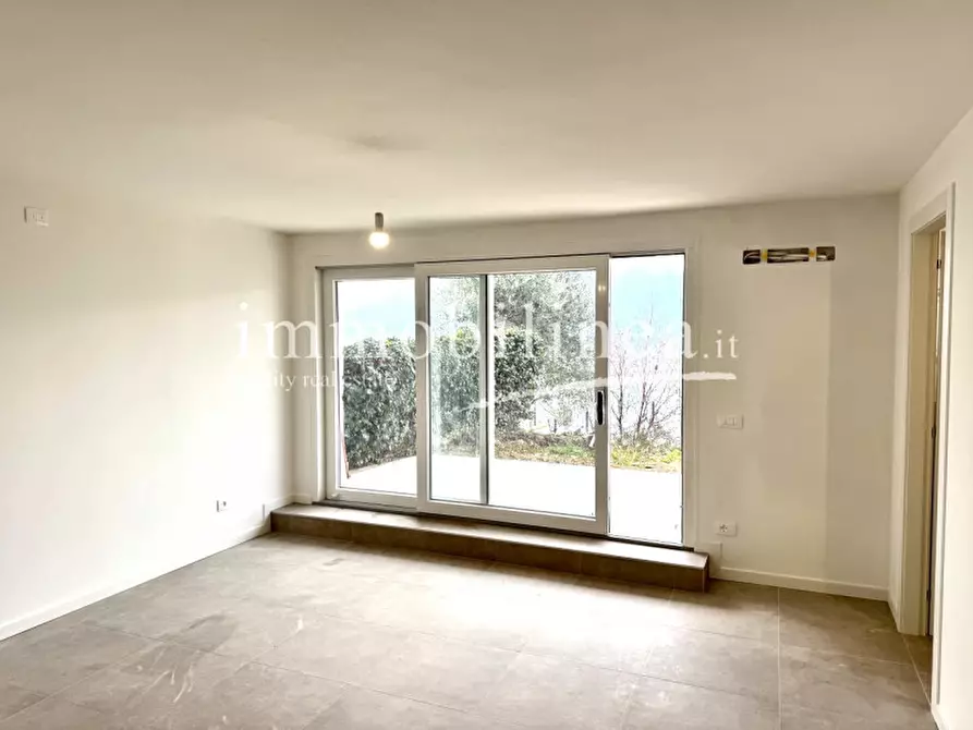 Immagine 15 di Casa bifamiliare in vendita  in villaggio erika a Torri Del Benaco