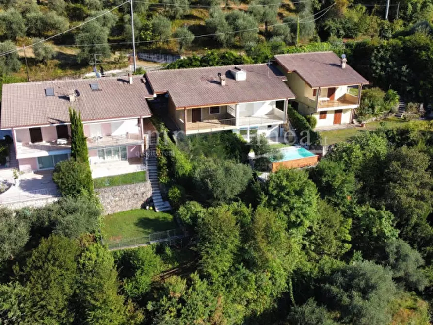 Immagine 18 di Casa bifamiliare in vendita  in villaggio erika a Torri Del Benaco
