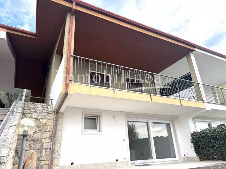 Immagine 39 di Casa bifamiliare in vendita  in villaggio erika a Torri Del Benaco