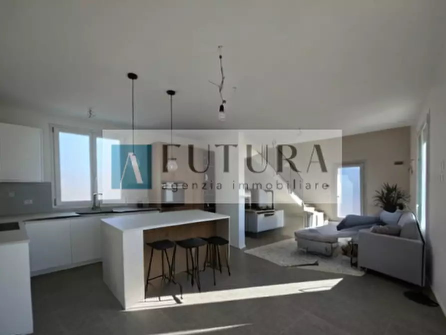 Immagine 1 di Casa bifamiliare in vendita  in via stadio a Torri Di Quartesolo