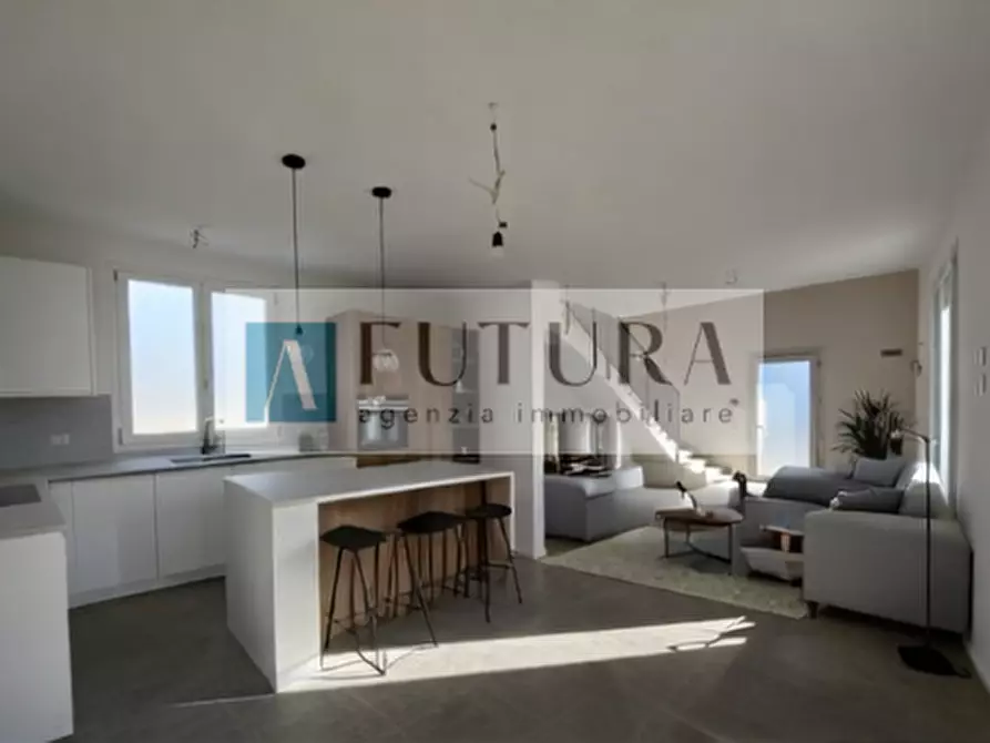 Immagine 2 di Casa bifamiliare in vendita  in via stadio a Torri Di Quartesolo