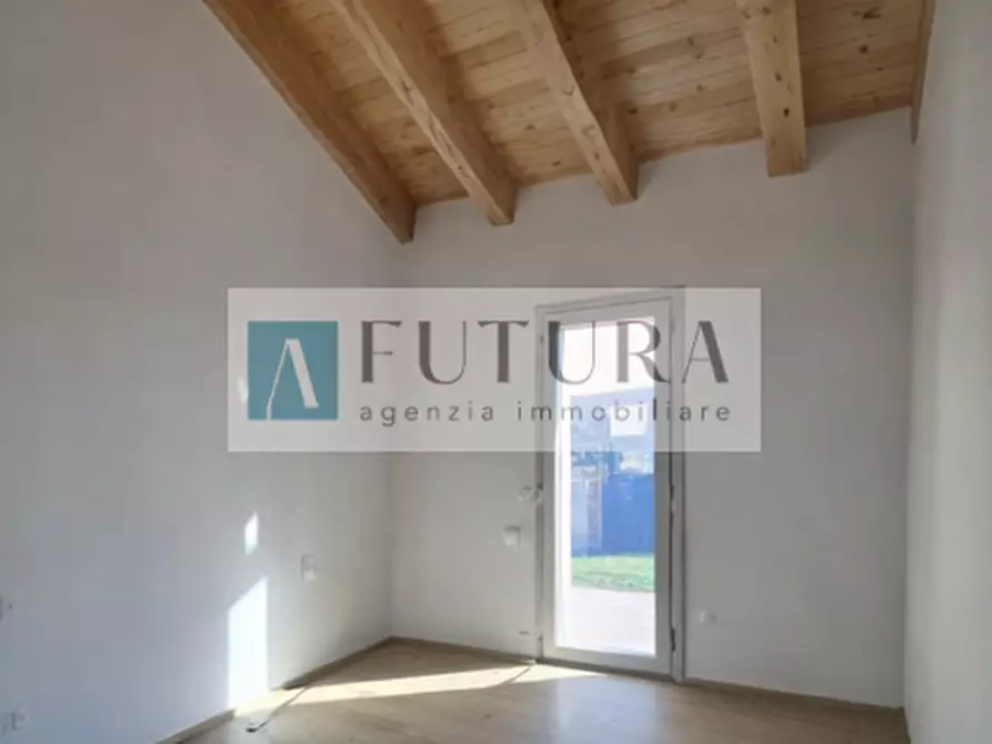 Immagine 5 di Casa bifamiliare in vendita  in via stadio a Torri Di Quartesolo