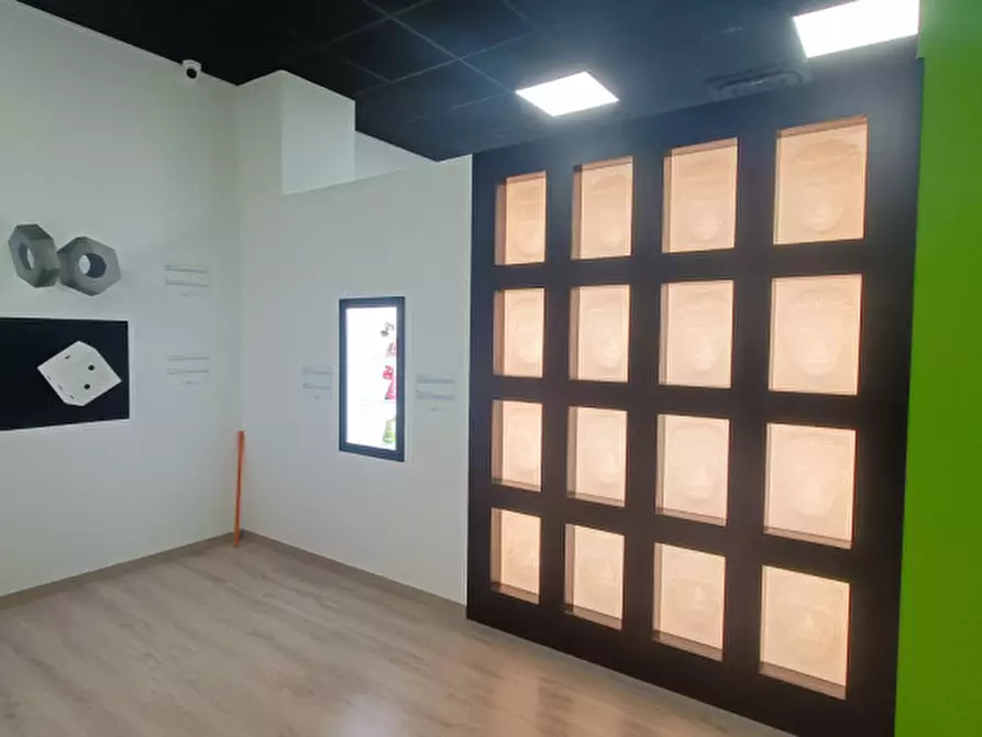 Immagine 6 di Attività commerciale in vendita  in via t. minniti a Milazzo