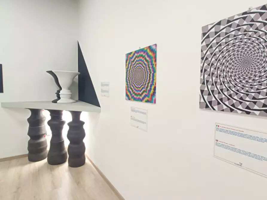 Immagine 9 di Attività commerciale in vendita  in via t. minniti a Milazzo