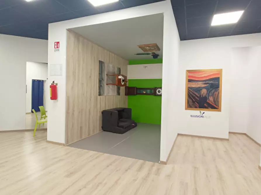 Immagine 19 di Attività commerciale in vendita  in via t. minniti a Milazzo