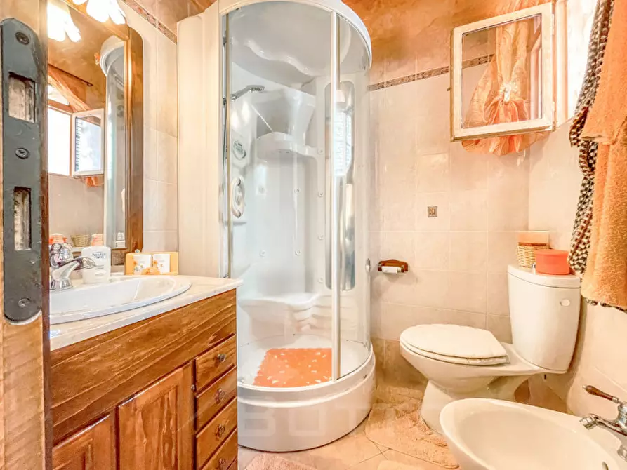 Immagine 9 di Villetta a schiera in vendita  in Via Monsignor Garga 2 a Cesara