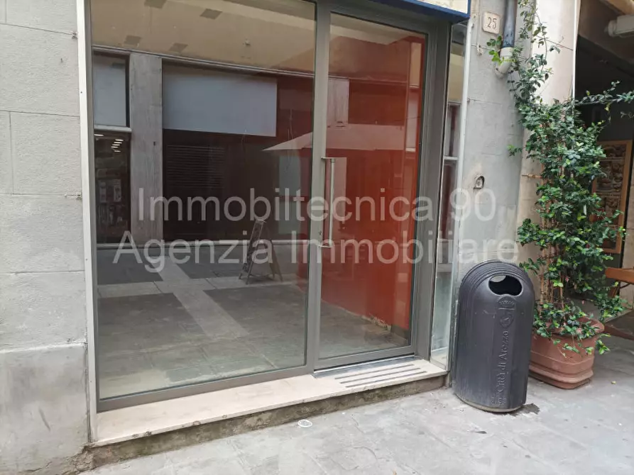 Immagine 1 di Negozio in affitto  in piazza risorgimento a Arezzo