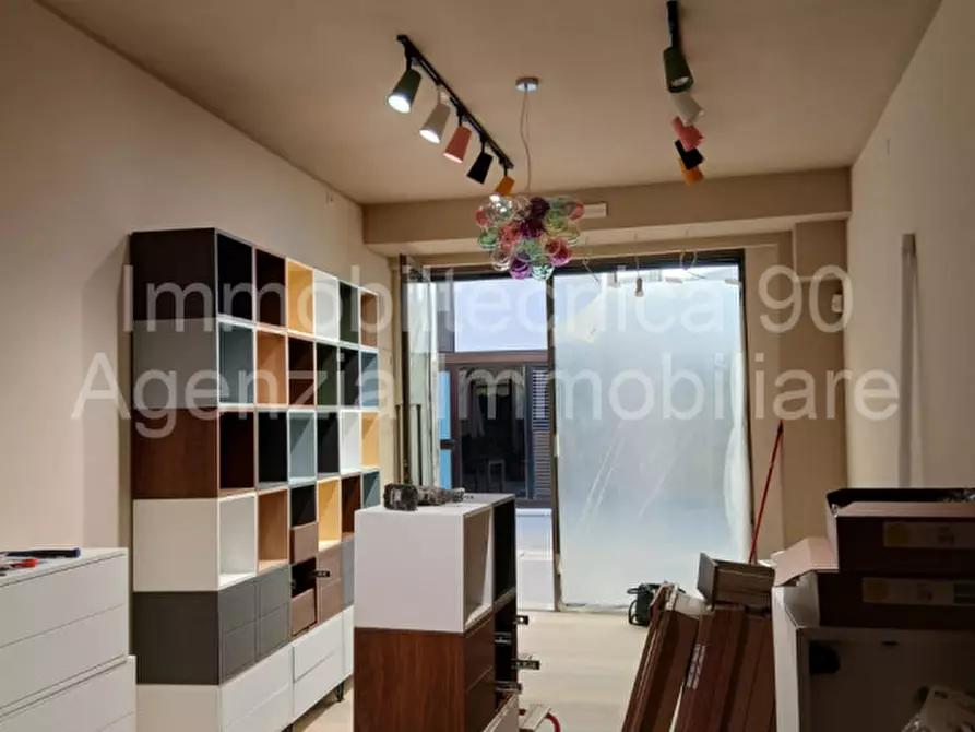 Immagine 2 di Negozio in affitto  in piazza risorgimento a Arezzo