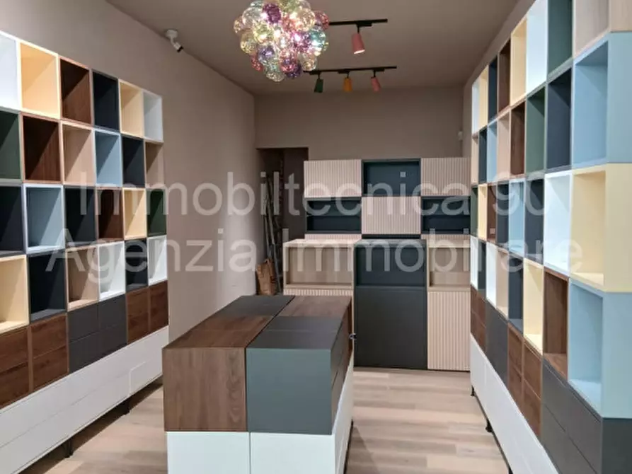 Immagine 3 di Negozio in affitto  in piazza risorgimento a Arezzo