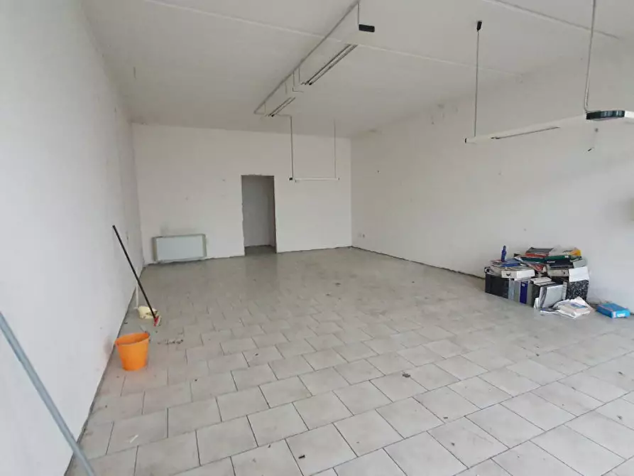 Immagine 5 di Negozio in vendita  in via Castel Latino 55F a Forli'