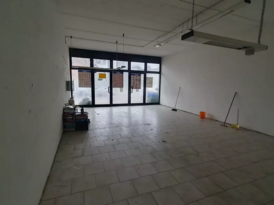 Immagine 7 di Negozio in vendita  in via Castel Latino 55F a Forli'