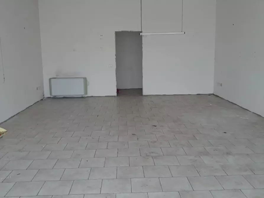 Immagine 13 di Negozio in vendita  in via Castel Latino 55F a Forli'