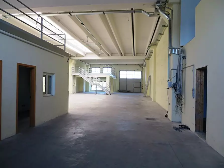 Immagine 7 di Capannone industriale in vendita  in VIA CALCINARO 2089/2095 a Cesena