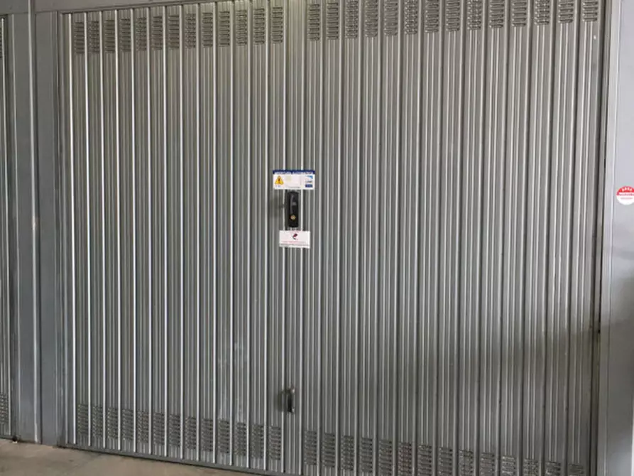 Immagine 2 di Garage in vendita  in Via Pascoli a San Remo
