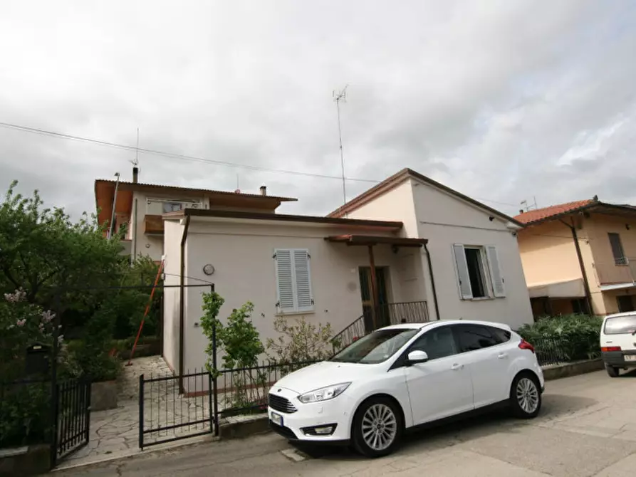 Immagine 1 di Casa indipendente in vendita  a Sinalunga
