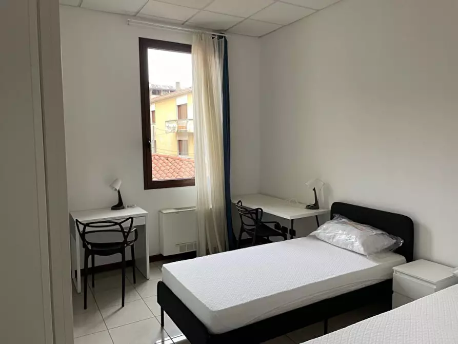 Immagine 16 di Camera in affitto  in Corso del popolo a Padova