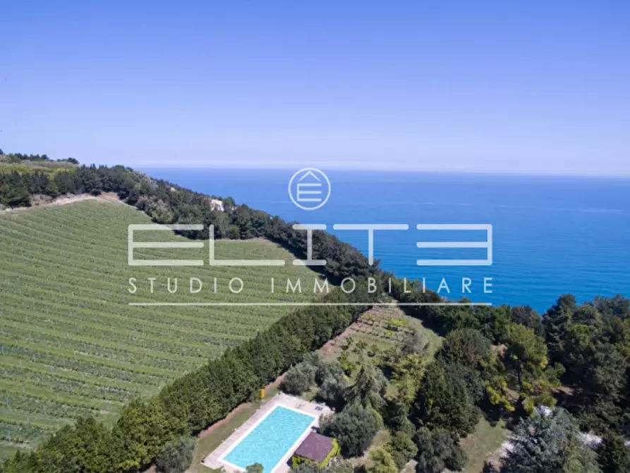 Immagine 1 di Villa in vendita  in VIA DEL CONERO a Ancona