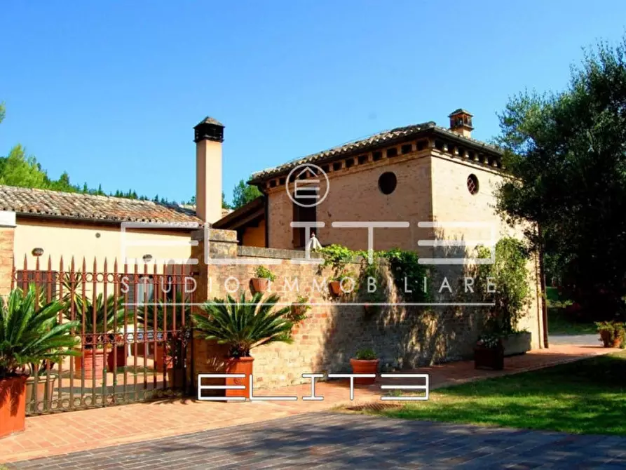 Immagine 7 di Villa in vendita  in VIA DEL CONERO a Ancona