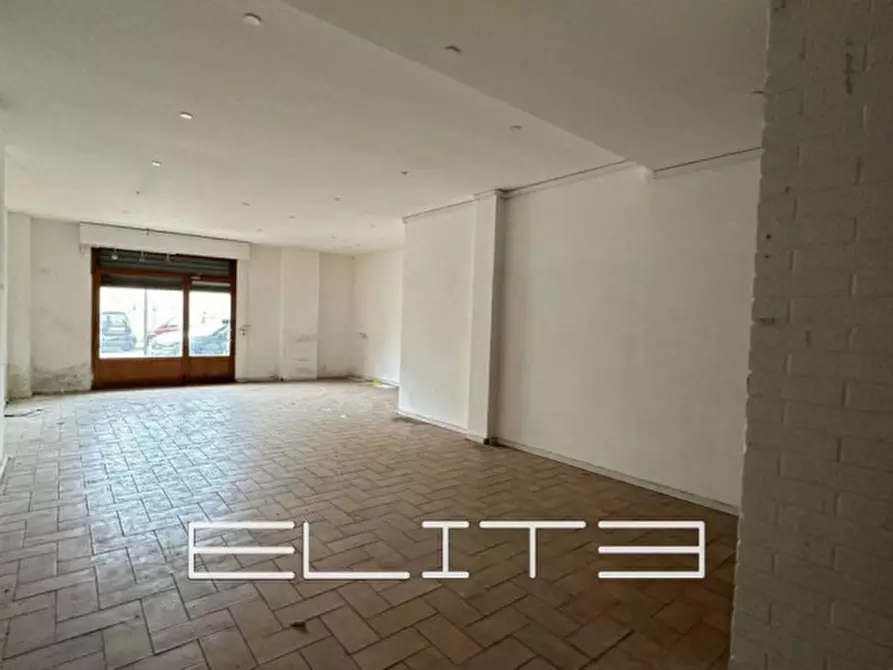 Immagine 1 di Negozio in affitto  in Via Carlo Maratta a Ancona