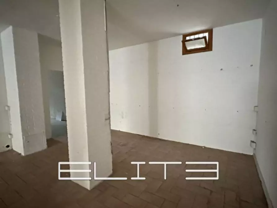 Immagine 2 di Negozio in affitto  in Via Carlo Maratta a Ancona
