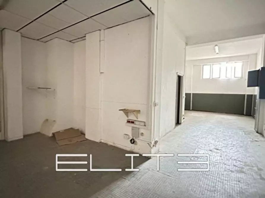 Immagine 3 di Negozio in affitto  in Via Carlo Maratta a Ancona