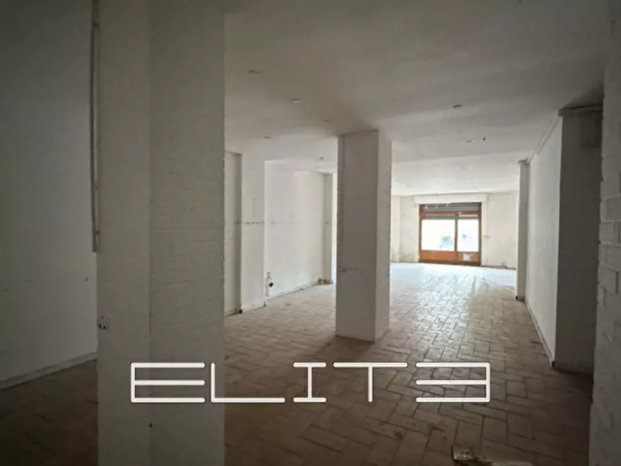 Immagine 4 di Negozio in affitto  in Via Carlo Maratta a Ancona