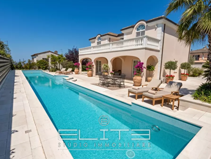 Immagine 1 di Villa in vendita  in via degli olmi a Porto Recanati