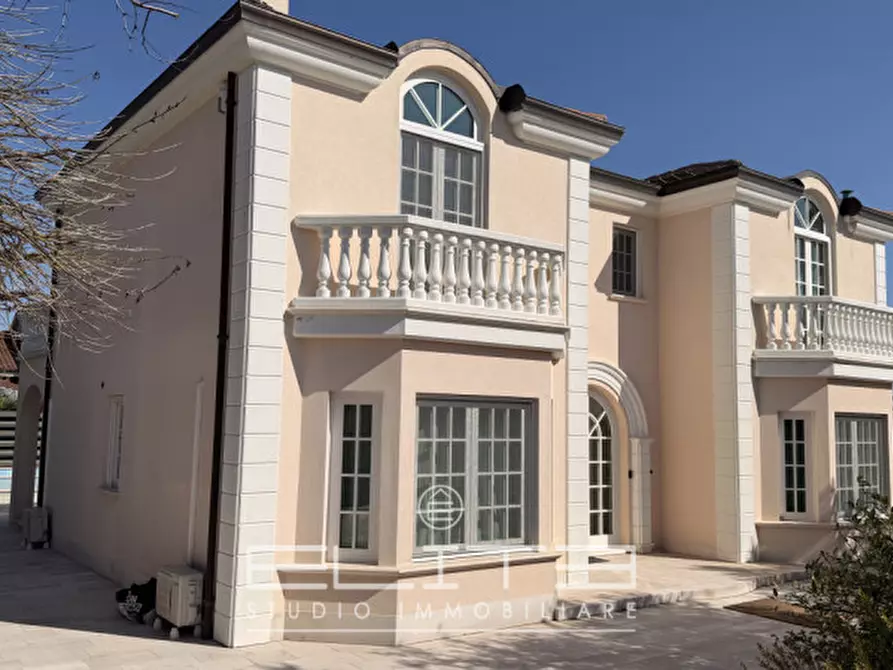 Immagine 3 di Villa in vendita  in via degli olmi a Porto Recanati