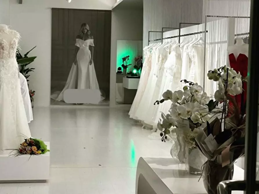 Immagine 3 di Negozio in vendita  a Ancona