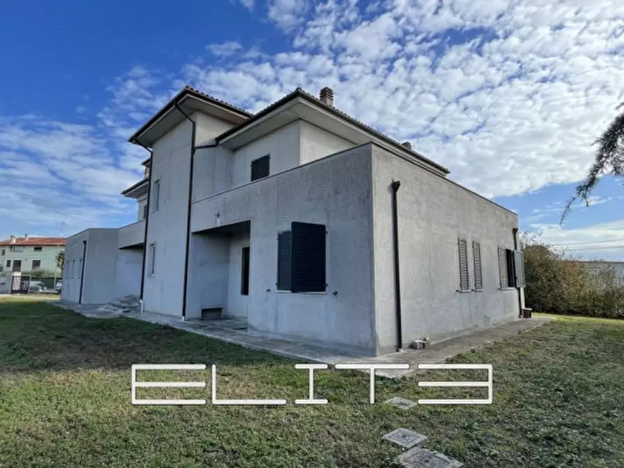 Immagine 1 di Casa indipendente in vendita  a Osimo