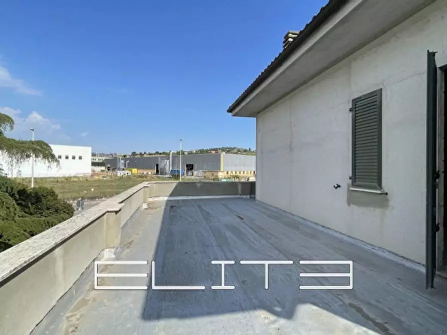 Immagine 11 di Casa indipendente in vendita  a Osimo