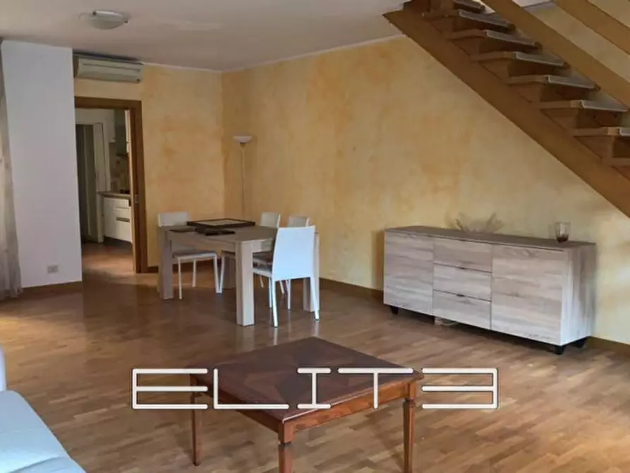 Immagine 3 di Appartamento in vendita  in Corso Giuseppe Mazzini a Ancona