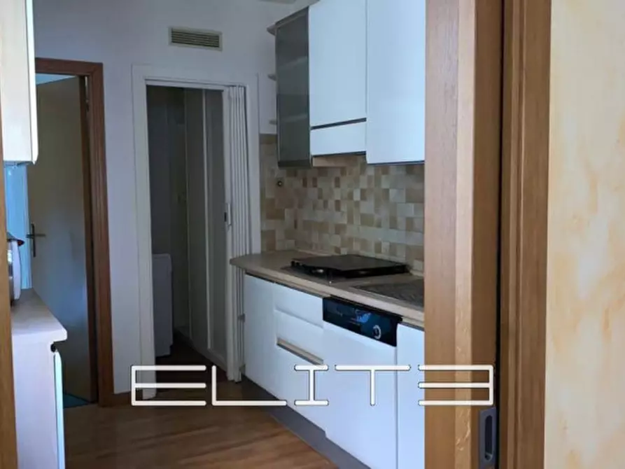 Immagine 6 di Appartamento in vendita  in Corso Giuseppe Mazzini a Ancona