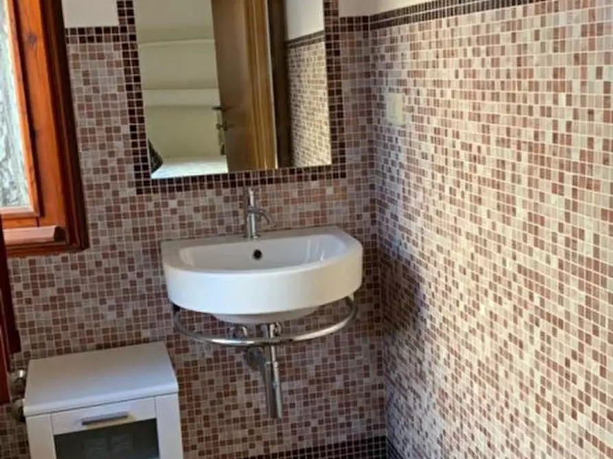 Immagine 11 di Appartamento in vendita  in Corso Giuseppe Mazzini a Ancona